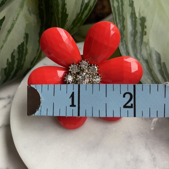 Large Floral Statement Ring 🌺 - Picture 5 of 7